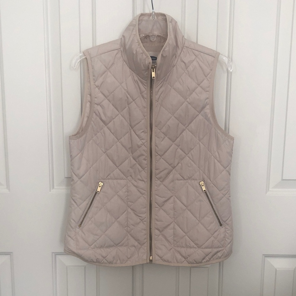 Old Navy Quilted Sleeveless Puffer Vest in Beige